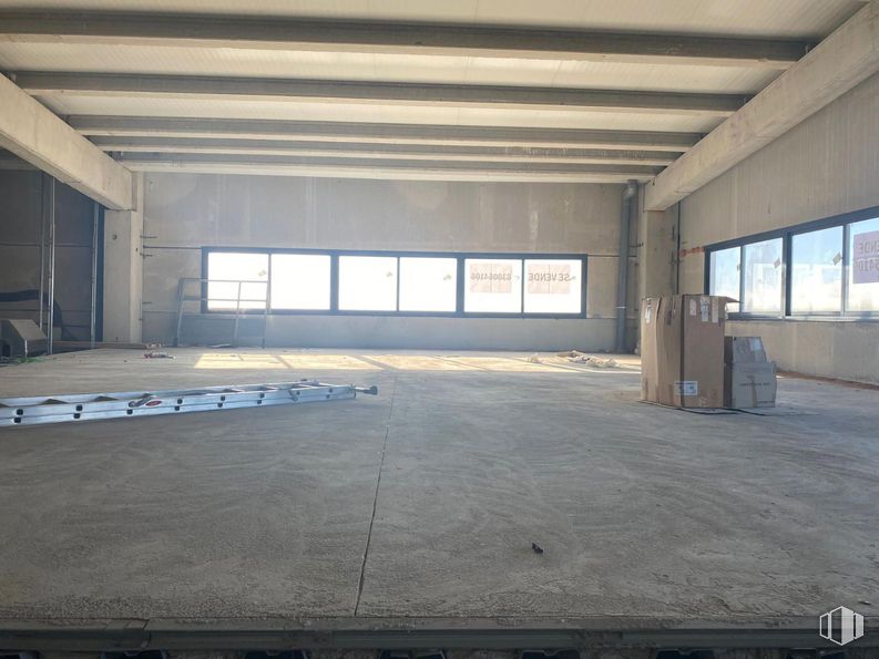 Industrial for sale at Parque Empresarial San Fernando de Henares, San Fernando de Henares, Madrid, 28830 with window, floor, ceiling, flooring, hall, concrete, building material, daylighting, design and beam around