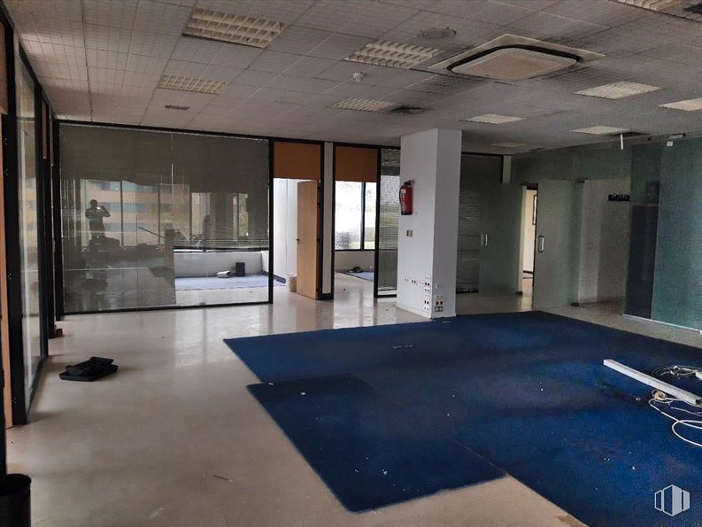 Office for sale at Avenida Europa, Moncloa - Aravaca, Madrid, 28023 with building, hall, fixture, interior design, floor, flooring, real estate, house, door and ceiling around