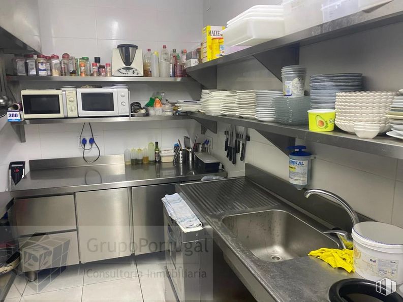 Local en alquiler en Zona Las Tablas, Fuencarral - El Pardo, Madrid, 28050 con horno microondas, vajilla, encimera, grifo, ebanistería, cocina, fregadero, interiorismo, aparato de cocina y fregadero alrededor