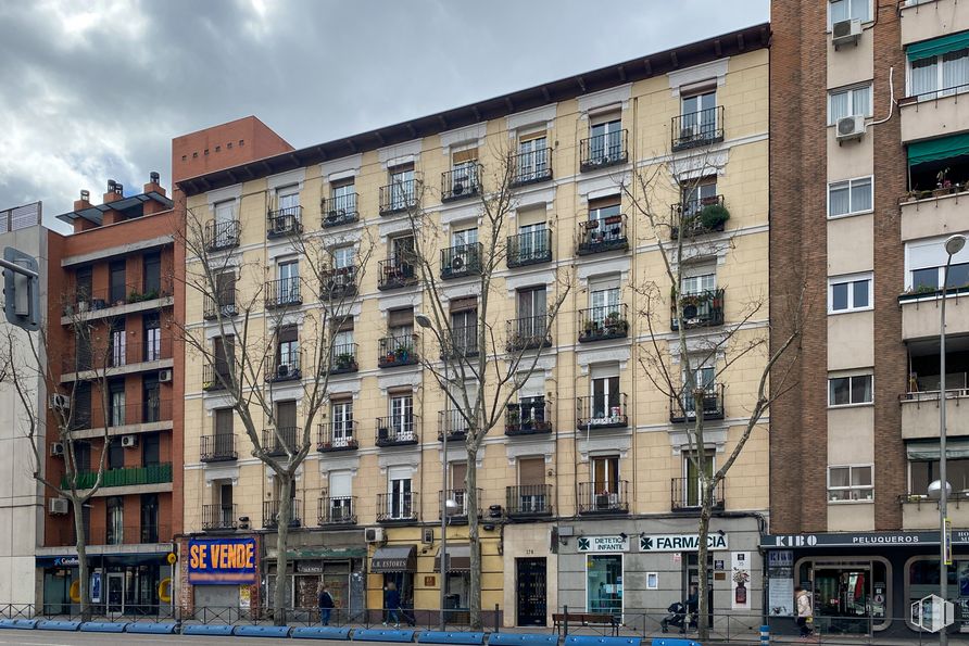 Local en venta en Avenida Ciudad de Barcelona, 178, Retiro, Madrid, 28007 con edificio, cielo, día, ventana, propiedad, nube, bloque de torre, diseño urbano, condominio y barrio alrededor