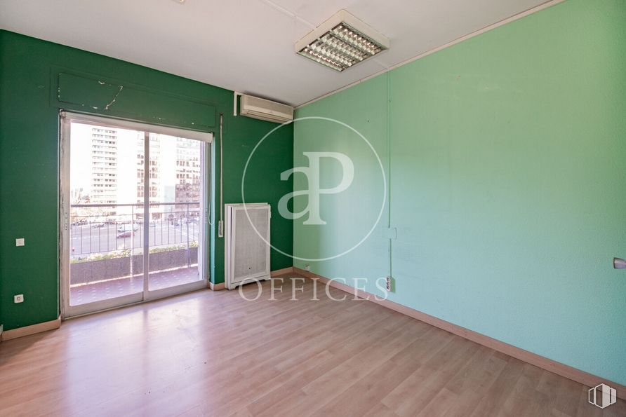 Oficina en alquiler en Paseo Castellana, Chamartín, Madrid, 28046 con alumbrado, puerta, edificio, ventana, hall, madera, sombra, interiorismo, pintura y casa alrededor