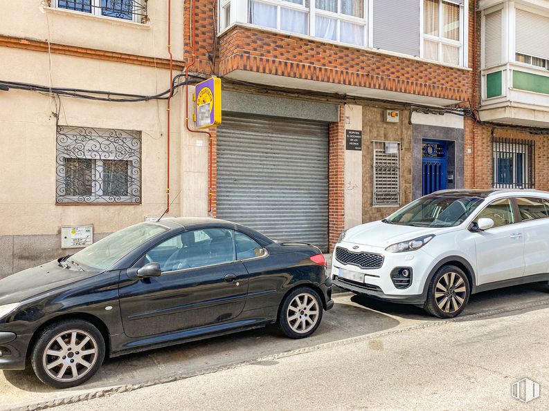 Local en alquiler y venta en Calle San Martín de la Vega, 18, Getafe, Madrid, 28901 con rueda, coche, ventana, neumático, luz de estacionamiento automotriz, vehículo terrestre, vehículo, placa de matrícula del vehículo, vehículo de motor y edificio alrededor