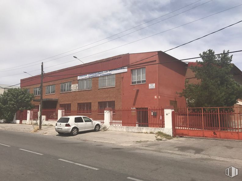 Nave en alquiler en Calle Urano, 21, Móstoles, Madrid, 28936 con coche, edificio, luz de estacionamiento automotriz, cielo, nube, ventana, vehículo, rueda, neumático y árbol alrededor