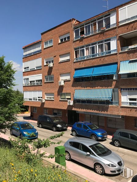 Local en venta en Calle Félix Rodríguez de la Fuente, 3, Algete, Madrid, 28110 con coche, edificio, ventana, neumático, vehículo terrestre, rueda, planta, vehículo, propiedad y cielo alrededor