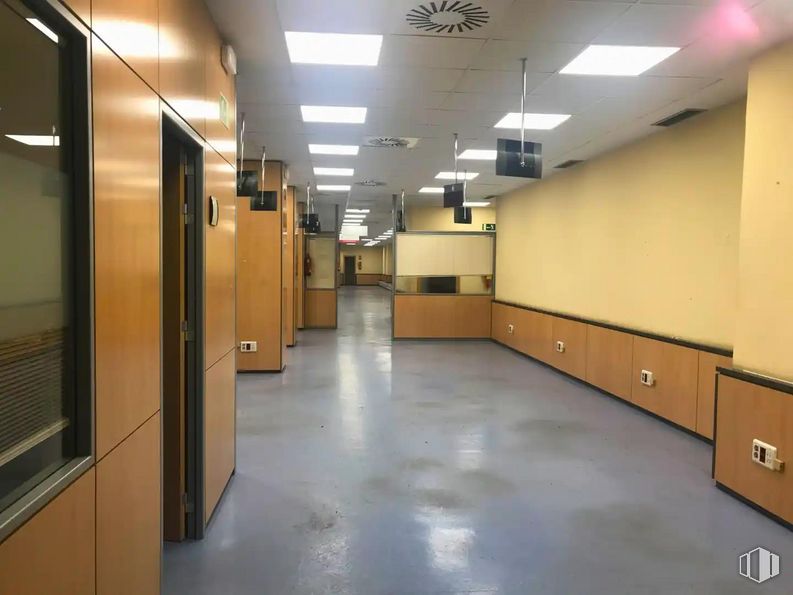 Retail for sale at Camino Ganapanes, Fuencarral - El Pardo, Madrid, 28035 with lighting, chest of drawers, cabinetry, fixture, door, floor, flooring, ceiling, event and room around