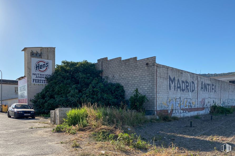 Nave en alquiler en Polígono 11, parcela 61, Los Carrizales, Tielmes, Madrid, 28550 con coche, edificio, cielo, planta, terreno, vehículo, fuente, ciudad, paisaje y fachada alrededor