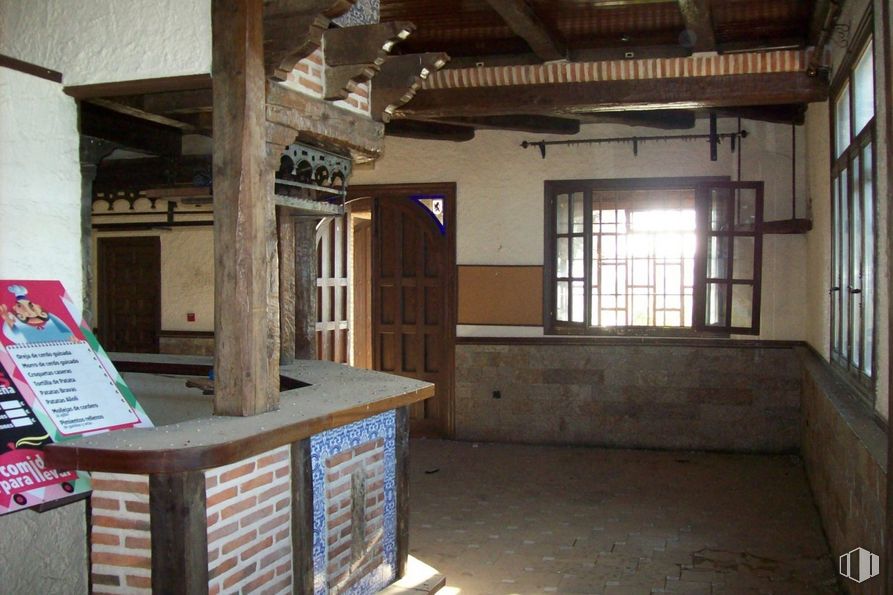 Retail for sale at Paraje Domavacas, Tabanera la Luenga, Segovia, 40291 with window, door, wood, floor, building, flooring, beam, house, hall and hardwood around