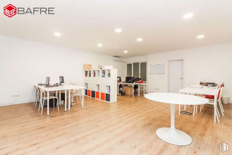 Oficina en venta en Calle de Modesto Lafuente, Chamberí, Madrid, 28003 con silla, mesa, mesa de cocina y comedor, mueble, interiorismo, madera, suelos, suelo, hall y casa alrededor