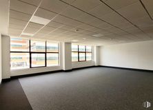 Office for sale at Calle María Tubau, Fuencarral - El Pardo, Madrid, 28049 with window, flooring, floor, ceiling, interior design, composite material, tile flooring, glass, hall and tile around