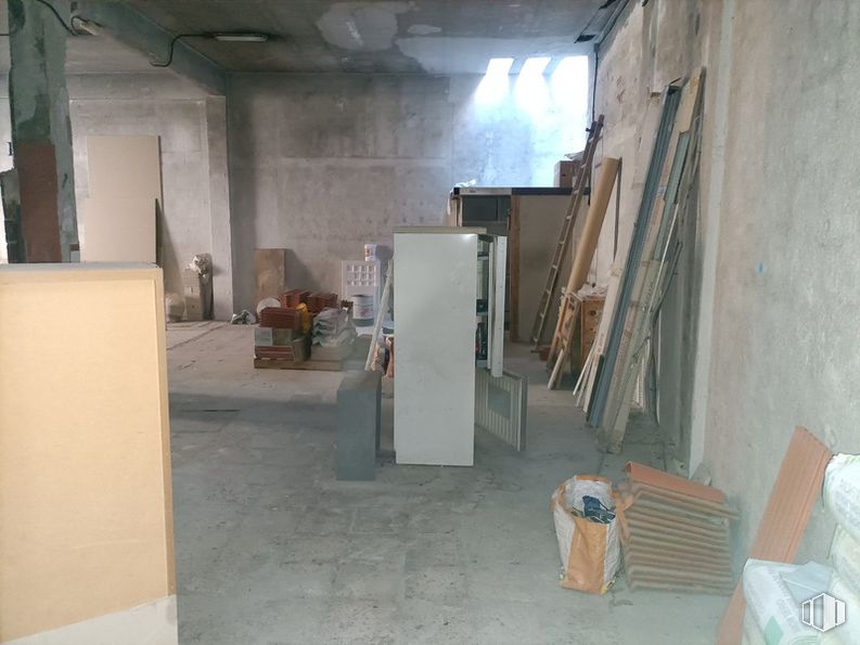 Nave en alquiler en Calle Alcaudón, Carabanchel, Madrid, 28019 con productos envasados, madera, piso, pavimentos, accesorio, gas, techo, casa, madera y material de construcción alrededor