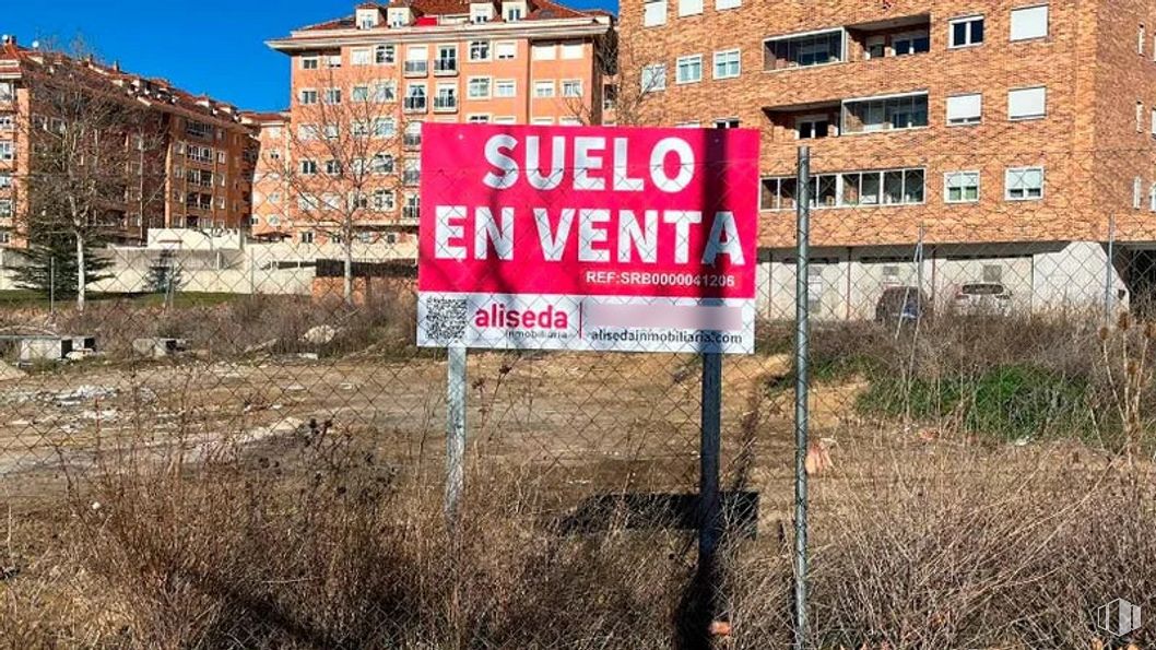 Land for sale at Calle Joaquín Rodrigo, s/n, Ávila, 05004 with building, poster, window, plant, sky, land lot, neighbourhood, grass, residential area and font around