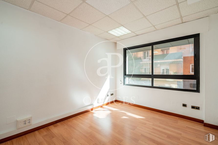 Oficina en alquiler en Calle Sancho Dávila, Salamanca, Madrid, 28028 con lámpara, ventana, accesorio, madera, hall, suelo, suelos, edificio, madera dura y suelo laminado alrededor