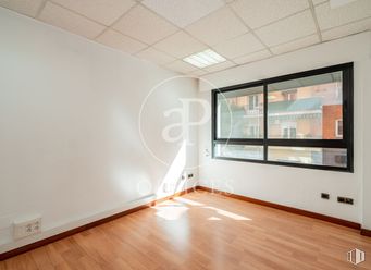 Oficina en alquiler en Calle Sancho Dávila, Salamanca, Madrid, 28028 con lámpara, ventana, accesorio, madera, hall, suelo, suelos, edificio, madera dura y suelo laminado alrededor