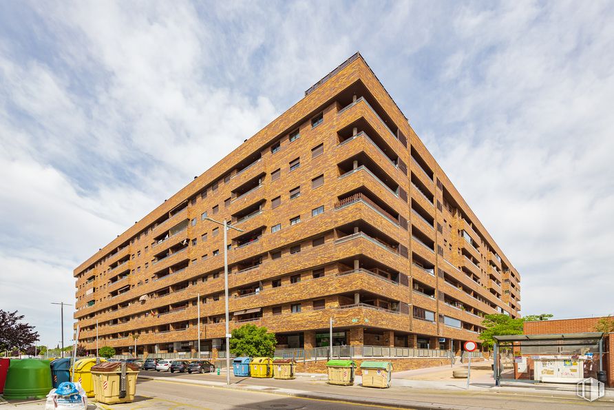 Local en alquiler en El Quiñón, Seseña, Toledo, 45223 con edificio, apartamento, material compuesto, edificio de gran altura, edificio comercial, condominio, sede, arquitectura brutalista, sede social y aparcamiento alrededor