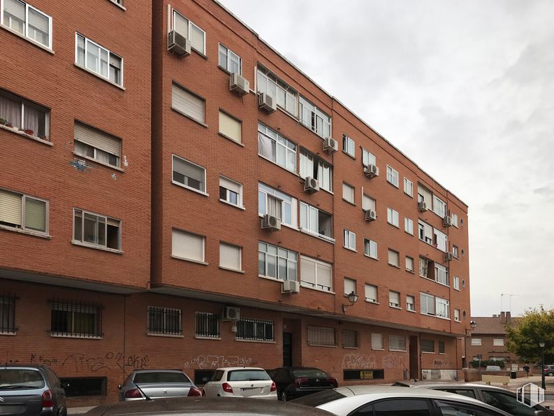 Local en venta en Calle Olivo, 9, Humanes de Madrid, Madrid, 28970 con coche, edificio, ventana, luz de estacionamiento automotriz, nube, propiedad, vehículo, cielo, infraestructura y rueda alrededor