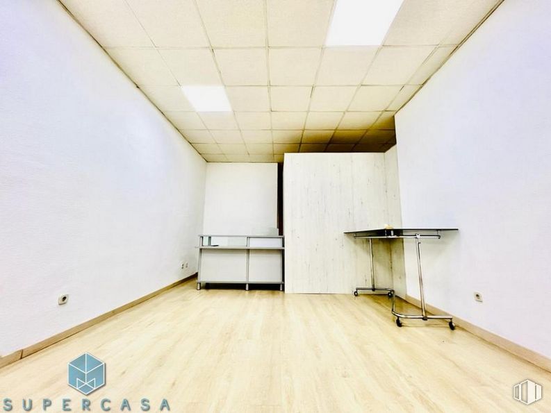 Retail for sale & for rent at Ronda Buenavista, Toledo, 04005 with table, cabinetry, building, wood, hall, flooring, floor, fixture, ceiling and hardwood around