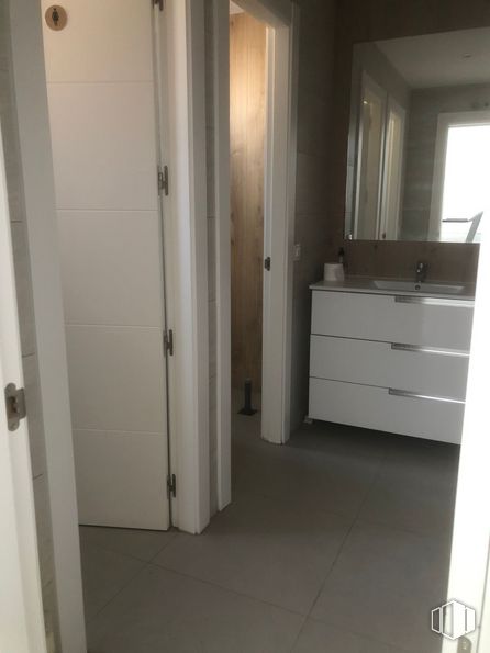 Nave en alquiler en Calle Ter, 2, Mejorada del Campo, Madrid, 28840 con ebanistería, mueble de baño, cajonera, asa, edificio, accesorio, puerta, madera, casa y suelo alrededor