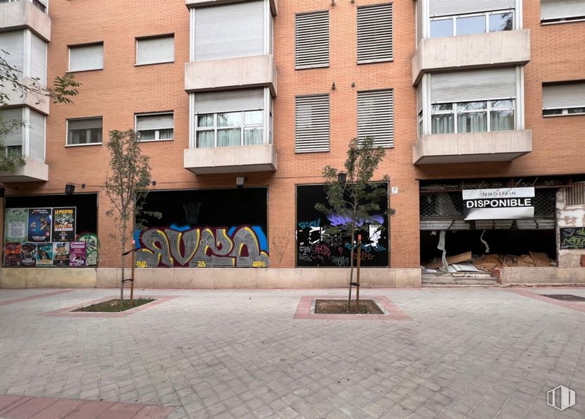 Local en venta en Paseo Florida, 22, Moncloa - Aravaca, Madrid, 28008 con edificio, ventana, diseño urbano, superficie de la carretera, condominio, accesorio, planta, fachada, ciudad y árbol alrededor