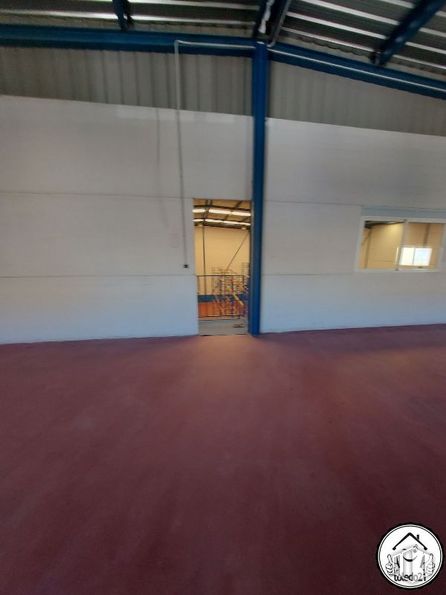 Industrial for sale at Camino Ciempozuelos, Seseña, Toledo, 45224 with window, building, wood, flooring, floor, hall, fixture, tints and shades, hardwood and rectangle around