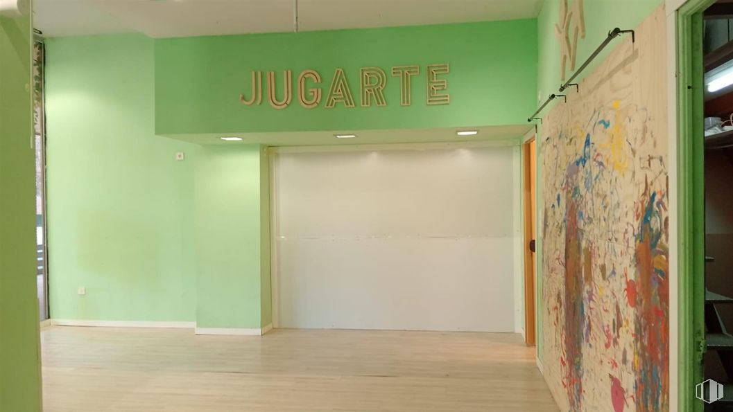 Retail for sale & for rent at Sector Literatos, 27, Tres Cantos, Madrid, 28760 with wall, flooring, interior design, floor, ceiling, paint, wood stain, design, hardwood and wood flooring around