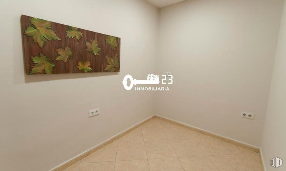 Retail for sale at Centro urbano, Yeles, Toledo, 45220 with painting, flooring, floor, ceiling, room, apartment, tile flooring, plaster and tile around