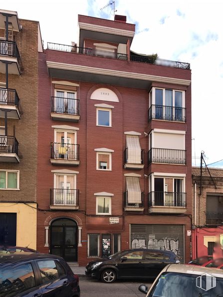 Local en alquiler en Calle Florencio Llorente, Ciudad Lineal, Madrid, 28027 con coche, ventana, edificio, propiedad, cielo, neumático, vehículo, nube, rueda y ladrillo alrededor