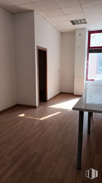 Industrial for rent at Calle Turín, 15, Parla, Madrid, 28980 with table, window, wood, interior design, fixture, flooring, floor, hall, hardwood and wood stain around