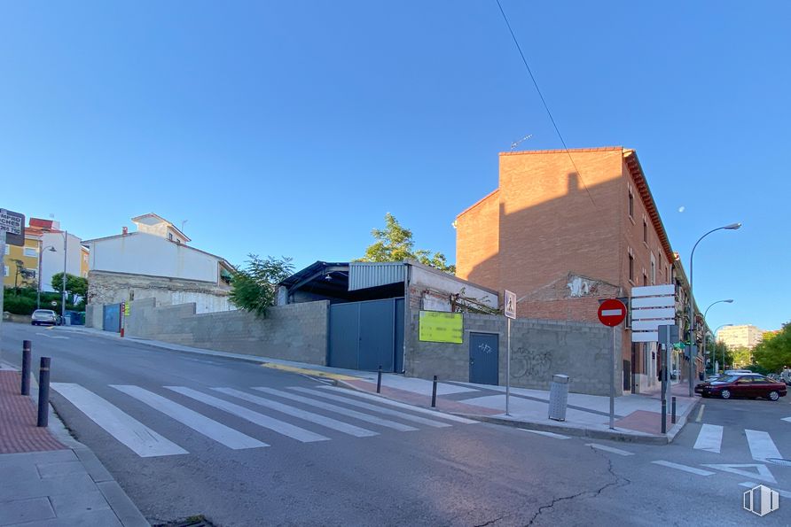 Suelo en venta en Calle Isaac Peral, Arganda del Rey, Madrid, 28500 con luz de la calle, edificio, cielo, superficie de la carretera, árbol, asfalto, planta, diseño urbano, acera y ventana alrededor