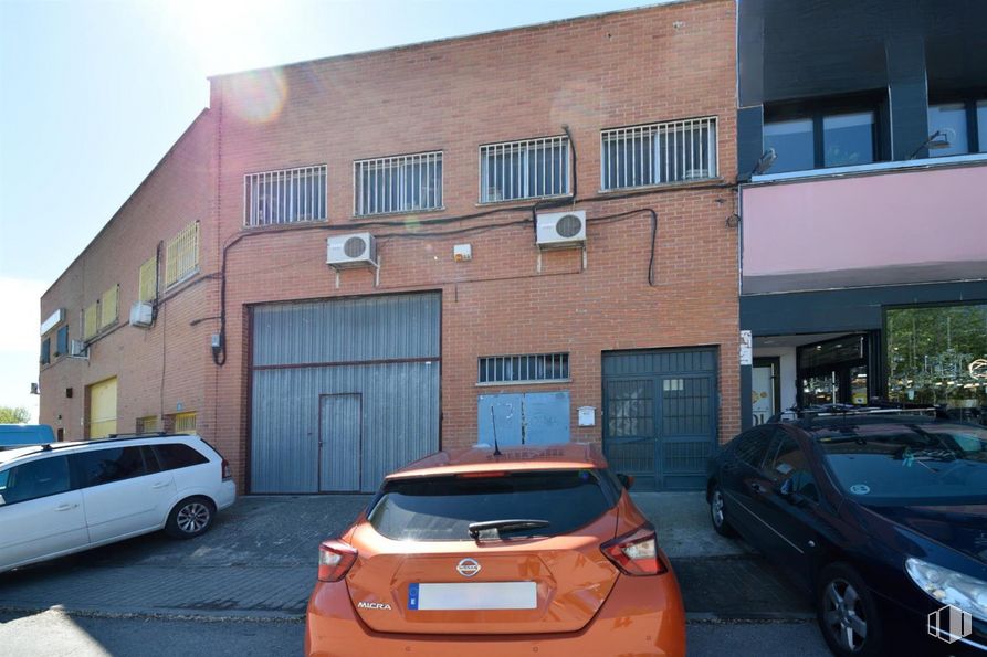 Nave en venta en Polígono Industrial la Estación, San Fernando de Henares, Madrid, 28830 con coche, rueda, neumático, ventana, matrícula, vehículo terrestre, vehículo, cielo, matrícula del vehículo y vehículo de motor alrededor