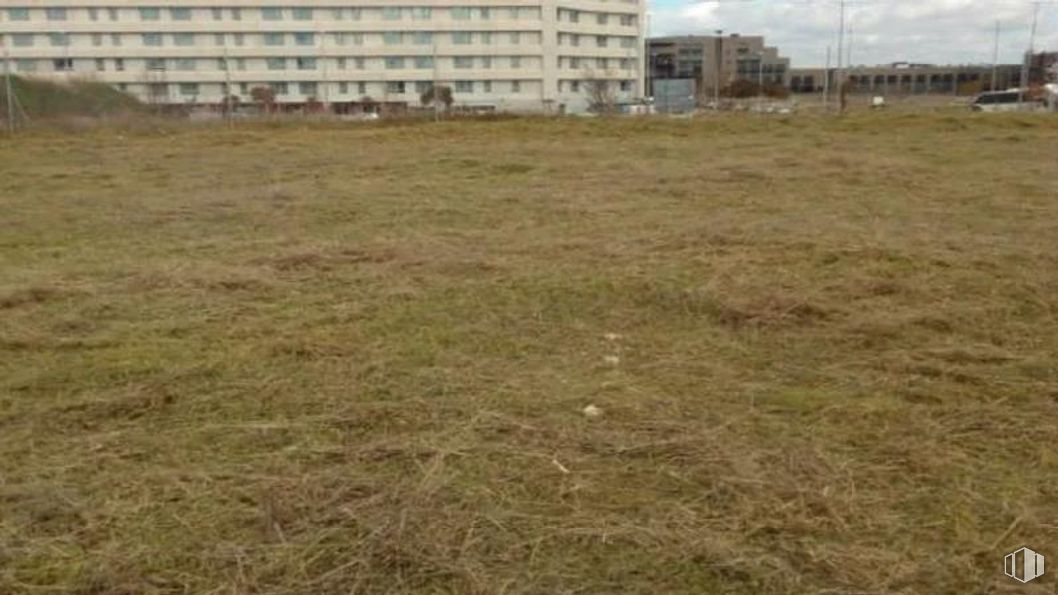 Land for sale at Calle Padre Poveda, 12, San Blas - Canillejas, Madrid, 28022 with building, grassland, plain, land lot, field, soil, meadow, pasture, prairie and steppe around