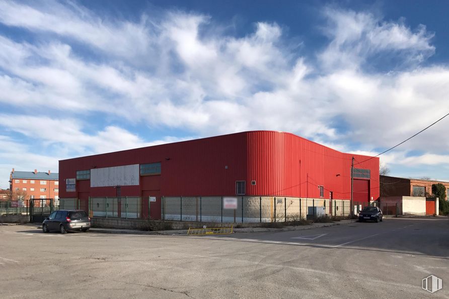 Industrial for sale & for rent at Travesía Palmera, Arganda del Rey, Madrid, 28500 with building, car, cloud, sky, wheel, tire, automotive parking light, asphalt, vehicle and commercial building around