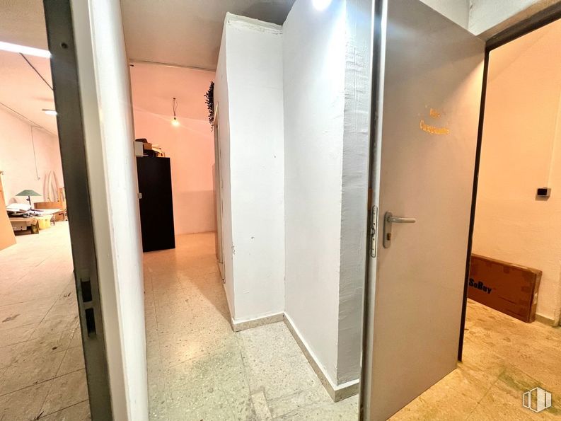 Local en venta en Calle Almansa, 91, Moncloa - Aravaca, Madrid, 28040 con edificio, madera, accesorio, puerta, exterior del automóvil, suelo, suelos, casa, puerta del vehículo y techo alrededor