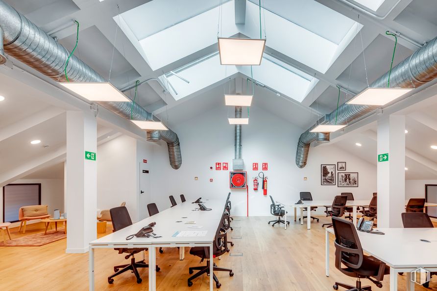 Office for rent at Spaces Río, Calle Manzanares, 4, Arganzuela, Madrid, 28005 with table, lighting, chair, light fixture, furniture, interior design, flooring, floor, wood and hall around