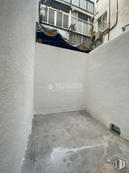 Retail for rent at Calle Galicia, Getafe, Madrid, 28903 with window, building, composite material, gas, flooring, fixture, concrete, asphalt, metal and rectangle around