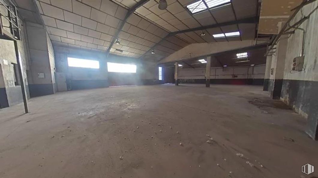 Industrial for sale at Carretera Campo Real, Arganda del Rey, Madrid, 28500 with floor, flooring, ceiling, hall, concrete, daylighting, building material, beam, fluorescent lamp and plywood around