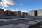 Land for sale at Calle Camino de los Chopos, 24, Ávila, 05002 with building, cloud, sky, window, road surface, asphalt, street light, urban design, neighbourhood and residential area around