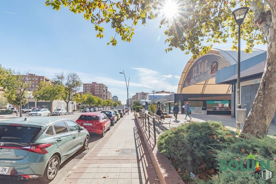 Local en alquiler y venta en Centro Comercial Fuenlabrada II, Fuenlabrada, Madrid, 28942 con rueda, coche, edificio, planta, nube, cielo, neumático, vehículo, árbol y vehículo de motor alrededor