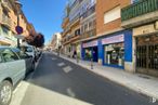 Retail for sale at Paseo de Santo Tomás, Ávila, 05003 with car, tire, wheel, building, window, vehicle, sky, infrastructure, road surface and asphalt around