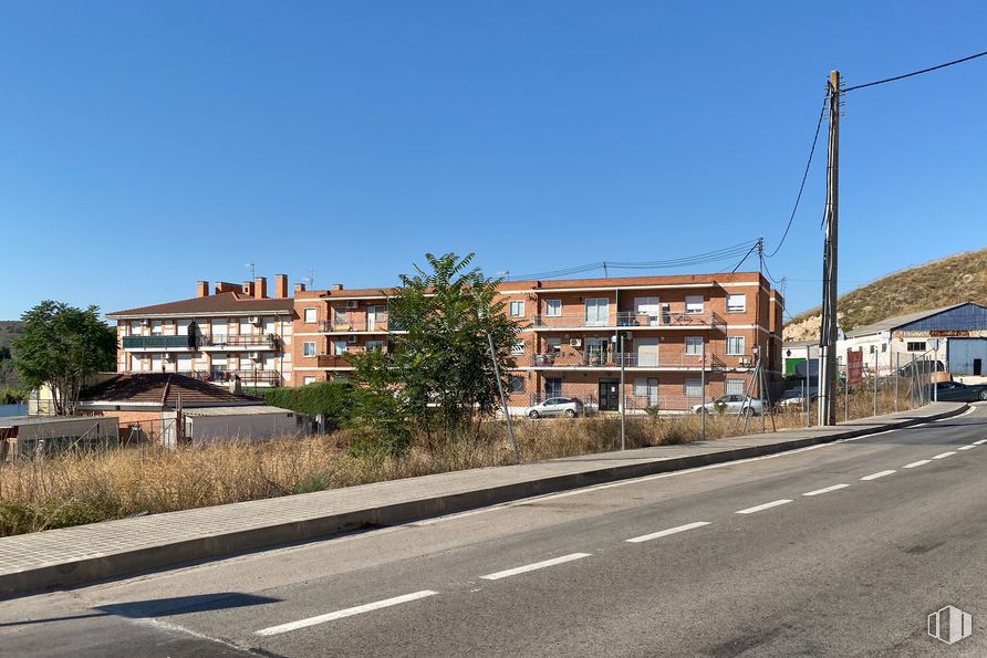 Suelo en venta en Calle Paso a Nivel, 1, Tielmes, Madrid, 28550 con edificio, cielo, planta, árbol, superficie de la carretera, asfalto, ventana, lote de tierra, diseño urbano y barrio alrededor