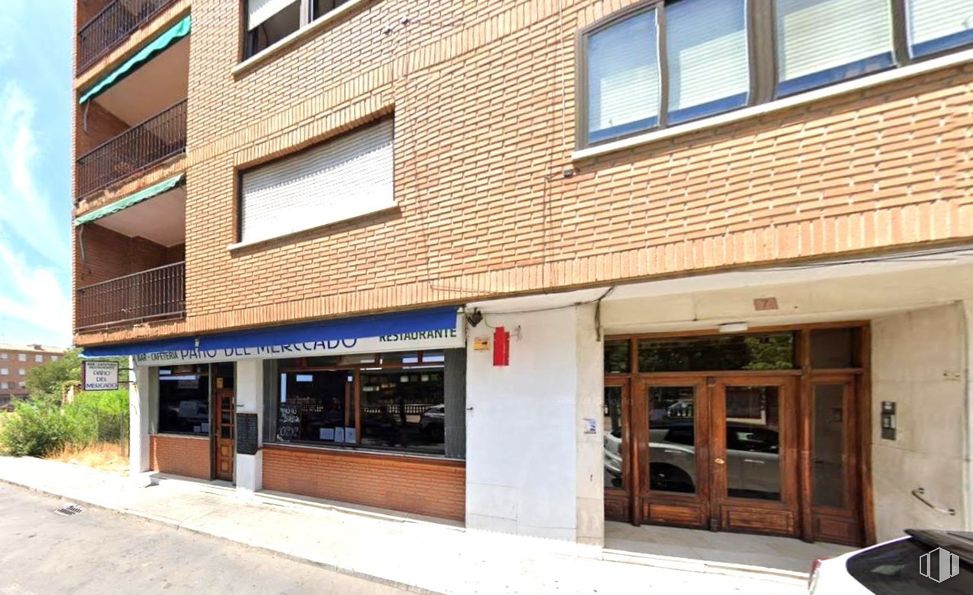 Local en venta en Calle Abastos, 7, Aranjuez, Madrid, 28300 con ventana, fachada, puerta, uso mixto, edificio comercial, acera, sombra y toldo alrededor