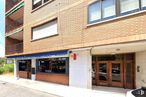 Retail for sale at Calle Abastos, 7, Aranjuez, Madrid, 28300 with window, facade, door, mixed-use, commercial building, sidewalk, shade and awning around