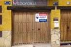 Retail for sale at Calle Redondilla, Torrelaguna, Madrid, 28180 with door, property, fixture, wood, architecture, wall, facade, home door, building material and gas around