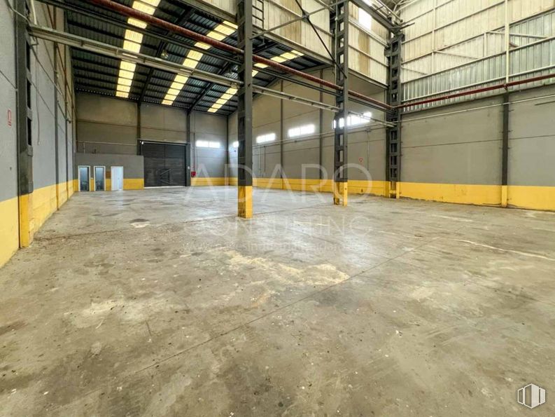 Industrial for sale & for rent at Zona industrial, Valdemoro, Madrid, 28343 with building, wood, floor, hall, flooring, house, concrete, ceiling, composite material and warehouse around