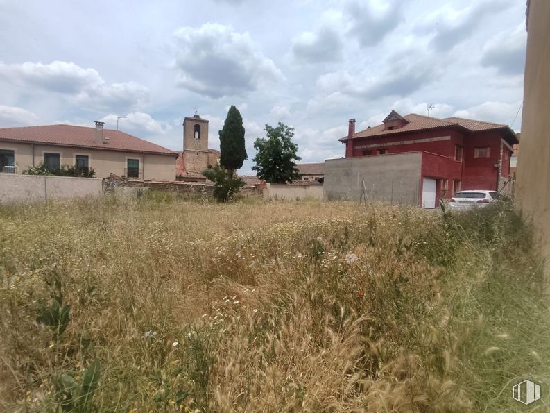 Suelo en venta en Centro urbano, Valverde del Majano, Segovia, 40140 con casa, edificio, cielo, nube, planta, propiedad, ventana, lote de terreno, árbol y pradera alrededor