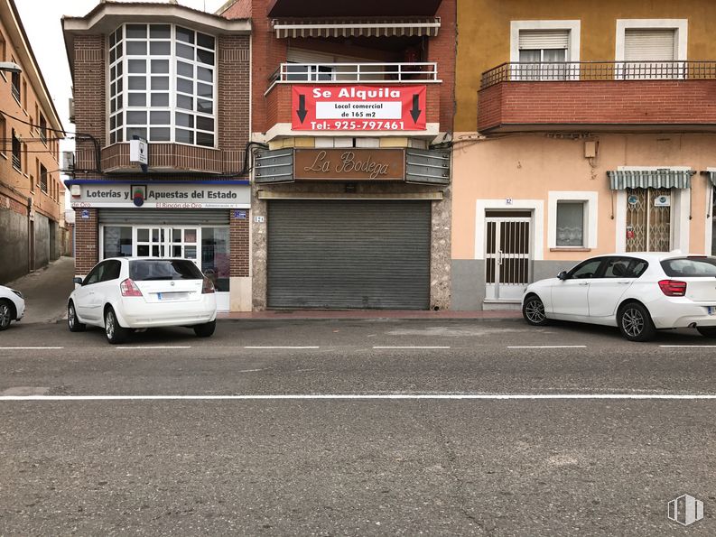 Retail for rent at Avenida Constitución, 12, Santa Olalla, Toledo, 45530 with car, window, building, wheel, tire, automotive parking light, land vehicle, vehicle, automotive lighting and infrastructure around