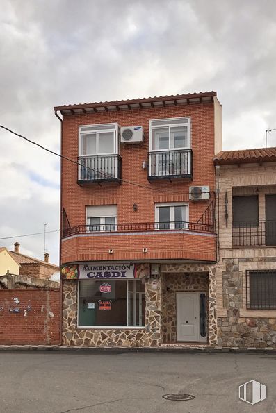 Retail for sale at Calle Juan Segura, 19, Gerindote, Toledo, 45518 with window, house, property, building, fixture, brickwork, brick, wood, architecture, building material and neighbourhood around