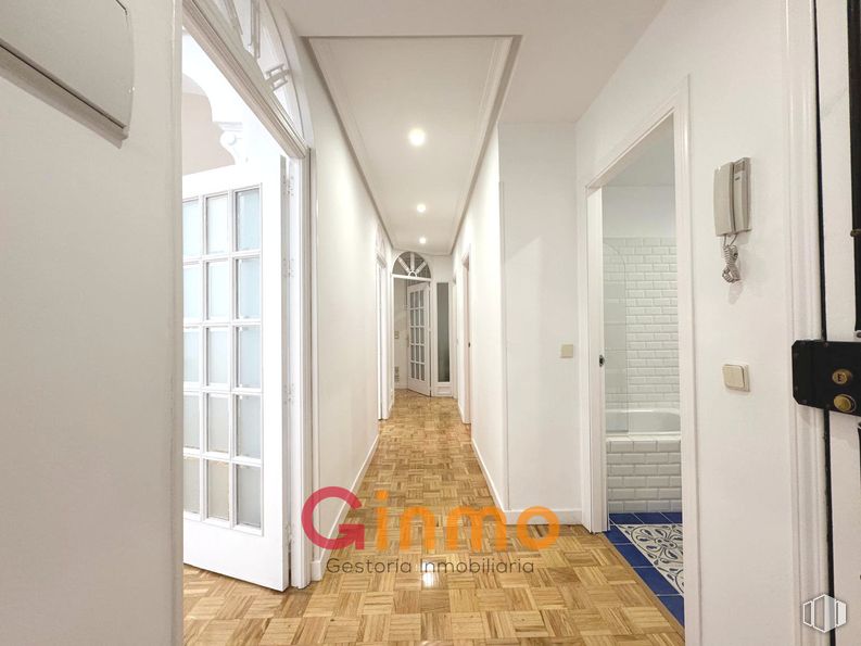 Oficina en alquiler en Calle General Díaz Porlier, Salamanca, Madrid, 28006 con suelos, suelo, madera, puerta, interiorismo, techo, arquitectura, apartamento, suelos de madera y suelo de baldosas alrededor