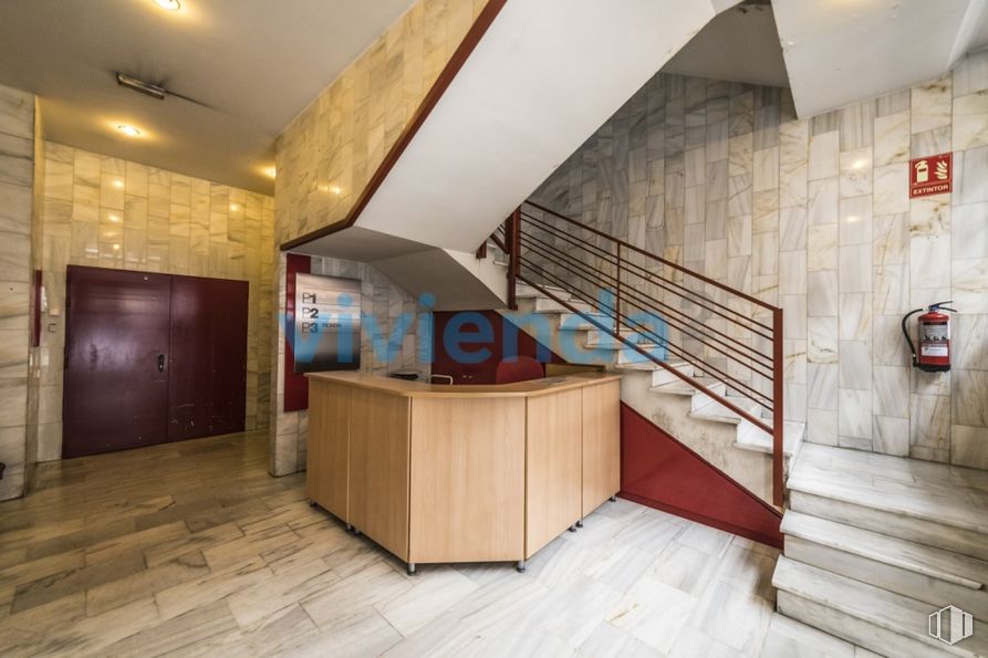 Oficina en venta en Calle Sánchez Pacheco, Chamartín, Madrid, 28002 con mediante, ebanistería, madera, diseño de interiores, piso, suelo, tinte para madera, entrada, madera dura, bienes raíces, material compuesto y techo alrededor