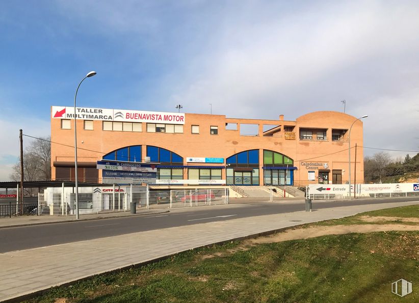 Local en alquiler en Ronda Buenavista, 9, Toledo, 45005 con edificio, cielo, nube, luz de la calle, casa, asfalto, diseño urbano, fachada, ciudad y edificio comercial alrededor