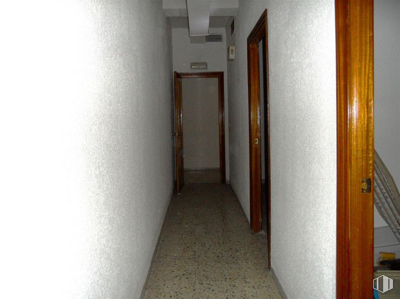 Oficina en alquiler en Calle Madrid, Getafe, Madrid, 28901 con puerta, edificio, accesorio, suelo, madera, suelos, casa, techo, material compuesto y hall alrededor